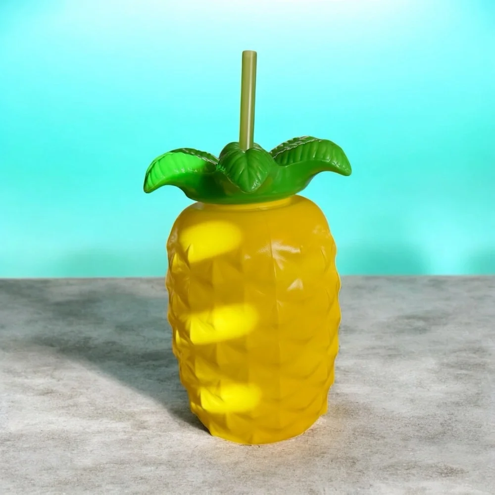 Set of 4 Yellow Pineapple BPA-Free Drink Cups with Green Lids & Straw